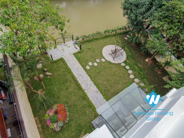 Garden villa for rent in Vinhome Riverside.